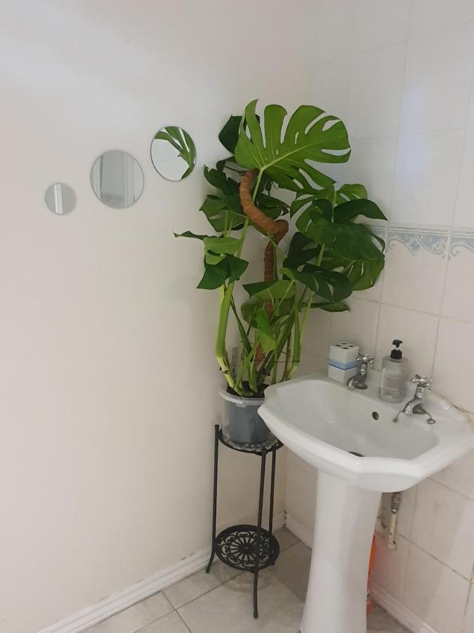 Double Size And Single Room In Barking Μπάρκινγκ Εξωτερικό φωτογραφία