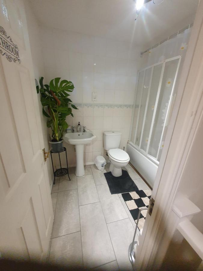 Double Size And Single Room In Barking Μπάρκινγκ Εξωτερικό φωτογραφία